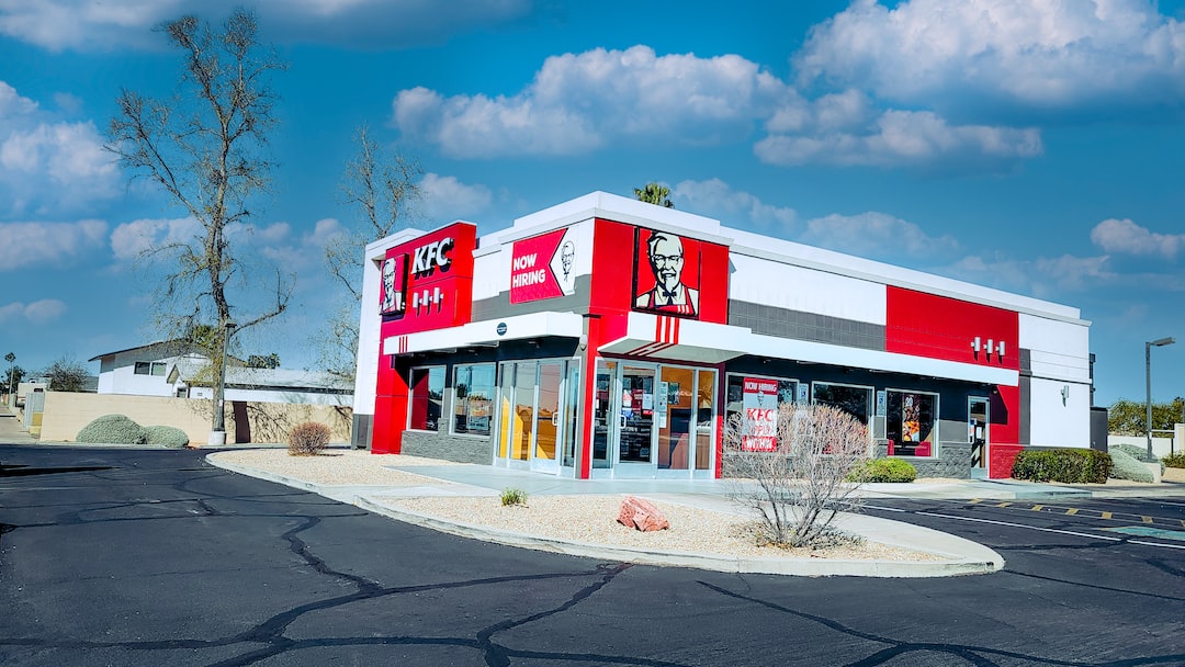 Wnętrza restauracji KFC – jakie elementy są w nich zastosowane?