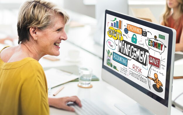 Jak zbudować strategię marketingową, która przyciągnie uwagę na platformach społecznościowych?