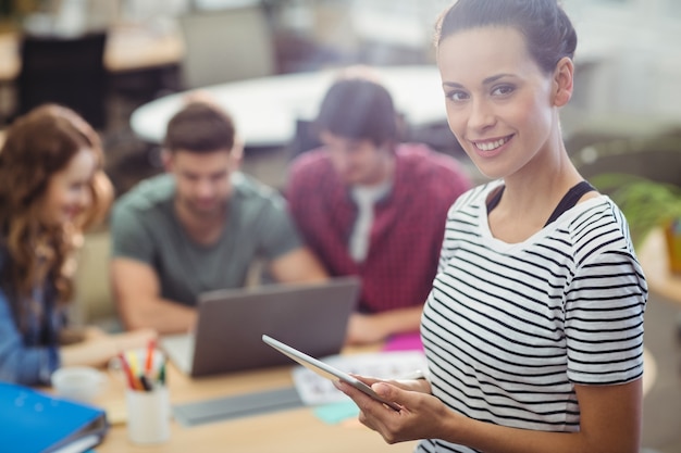 Jak nowoczesne technologie zmieniają sposób nauki języków obcych w firmach